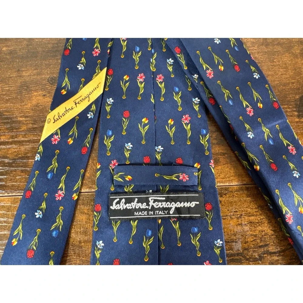 Salvatore Ferragamo Mens Navy Blue Silk Tulip Floral Necktie Made in Italy